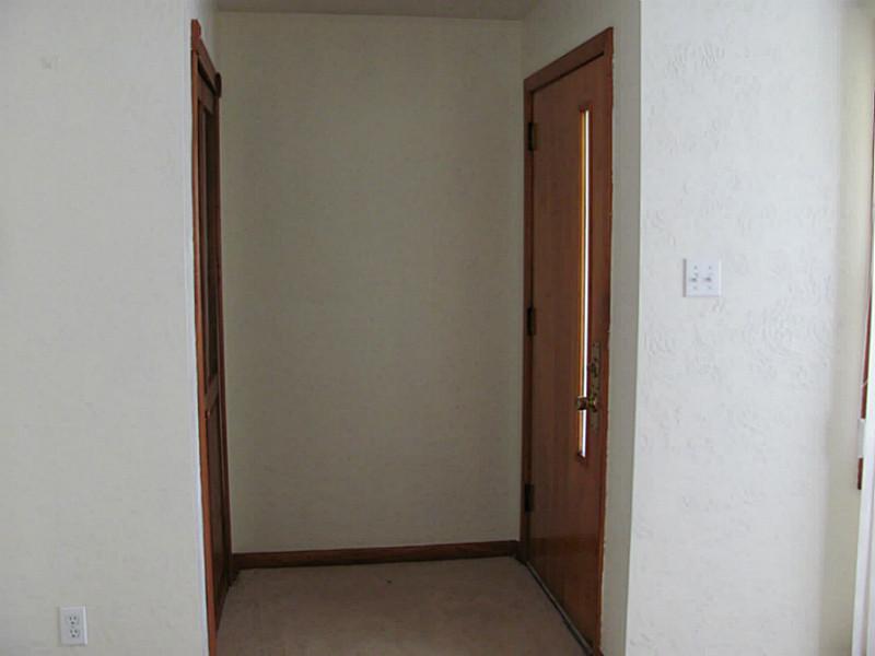 410 Three Degree Road Renfrew, PA 16053 - Photo 11 of 18 Entry/Foyer.
