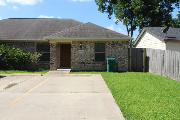 $1,500 | 814 Mobile Drive, Unit B, Pasadena, TX 77506