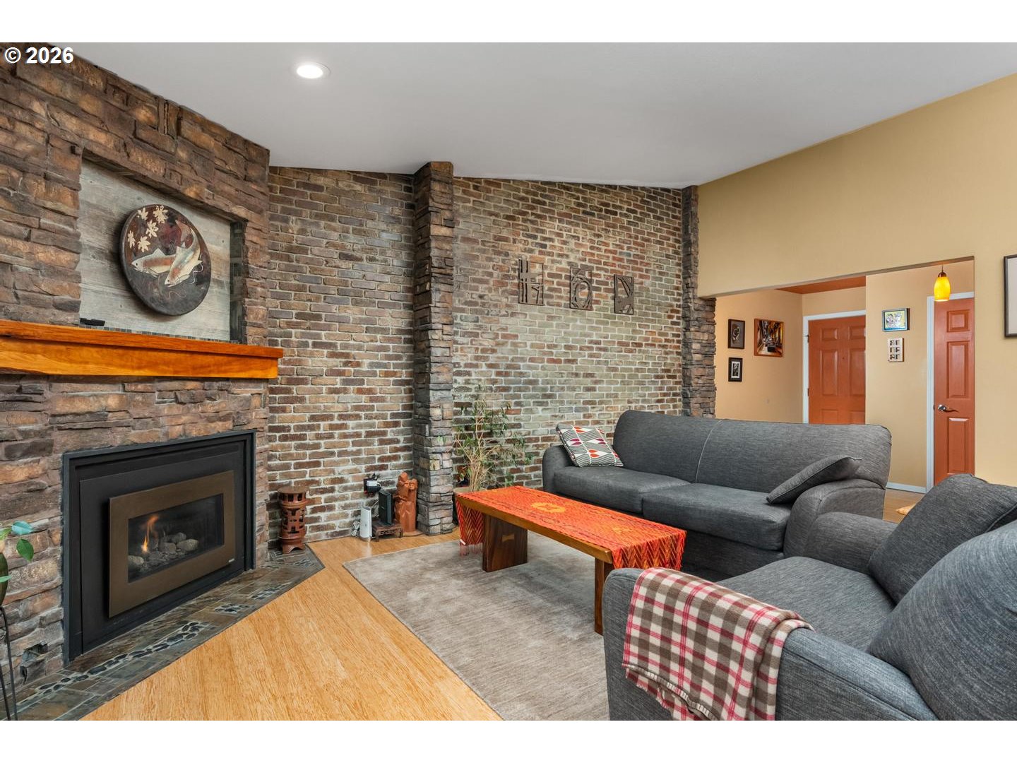 1840 Rees Hill Road Southeast, Unit 19 Salem, OR 97306 - Photo 2 of 34 a living room with furniture and a fireplace