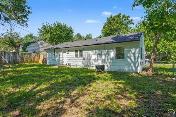 $160,000 | 3466 Southwest Clare Avenue, Topeka, KS 66611