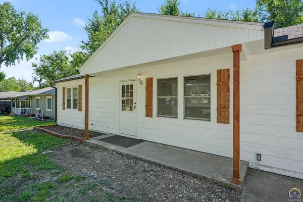 $160,000 | 3466 Southwest Clare Avenue, Topeka, KS 66611