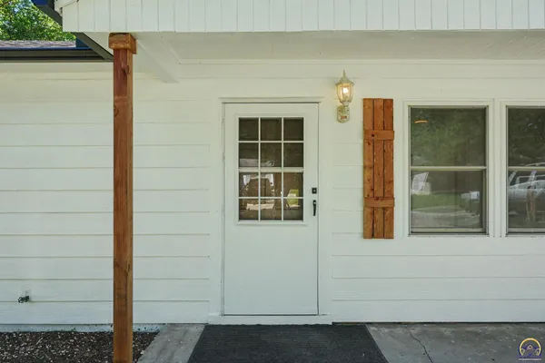 $160,000 | 3466 Southwest Clare Avenue, Topeka, KS 66611
