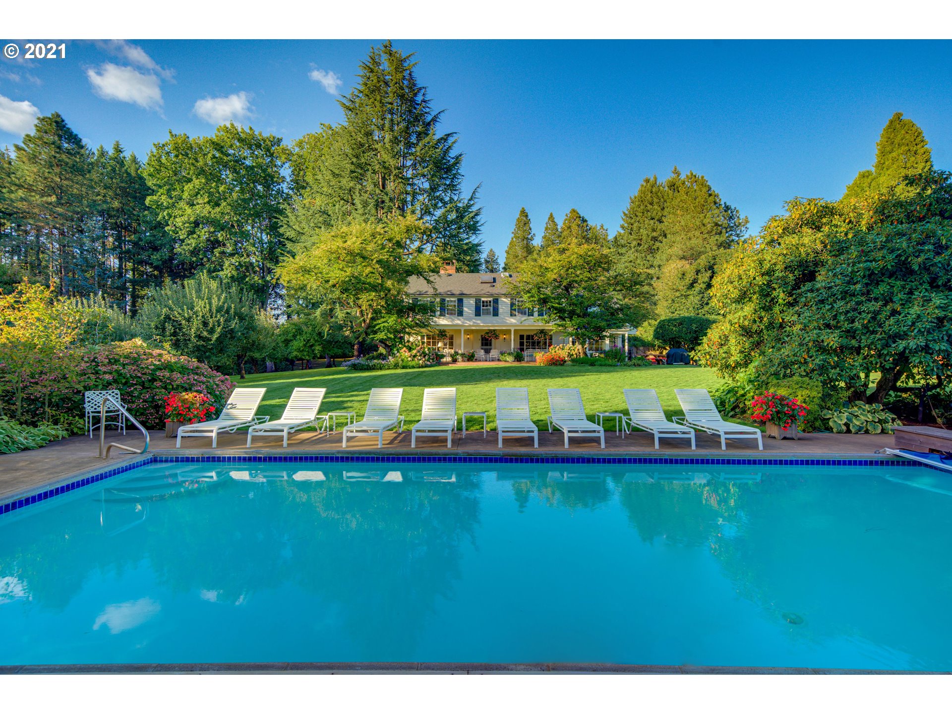 460 Bergis Road Lake Oswego, OR 97034 - Photo 1 of 27 Gallery Image 1