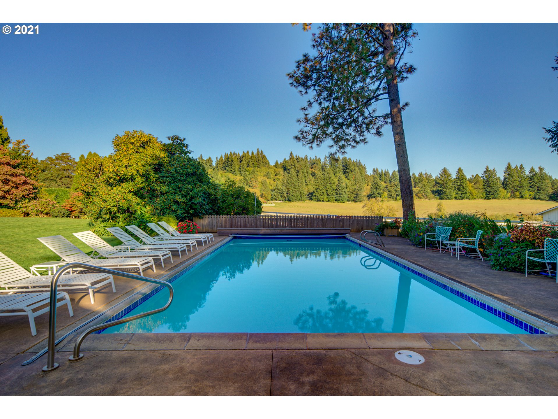 460 Bergis Road Lake Oswego, OR 97034 - Photo 2 of 27 Gallery Image 2
