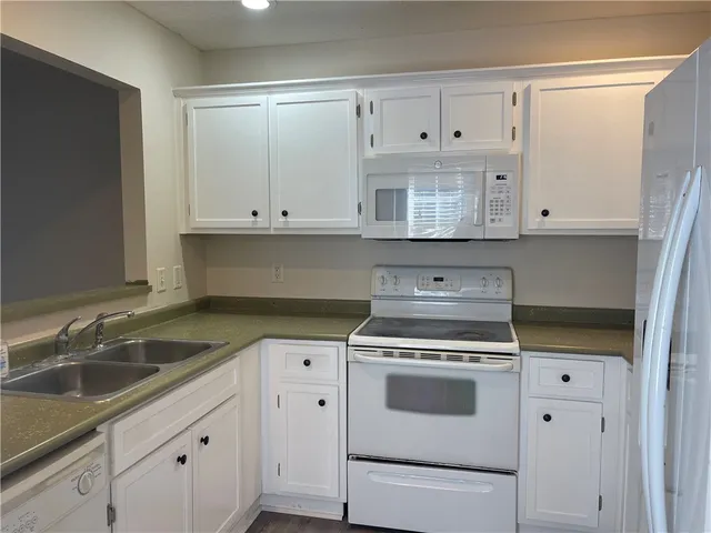 $1,500 | 106 Red Bud Court, Brunswick, GA 31520