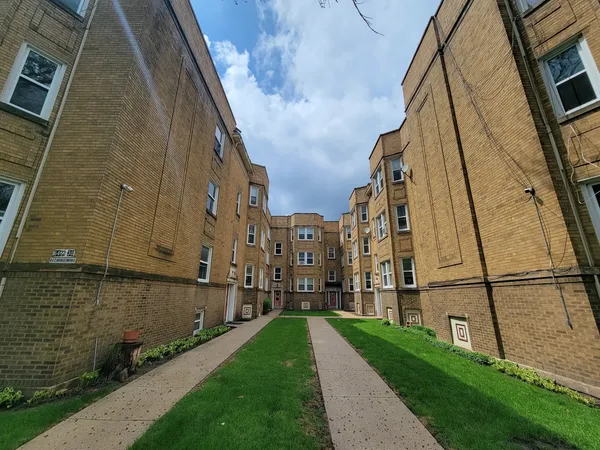 $1,855 | 6430 North Richmond Street, Unit 2W, Chicago, IL 60645