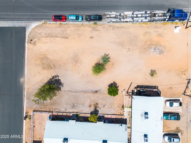 a picture of a glass table with painted walls