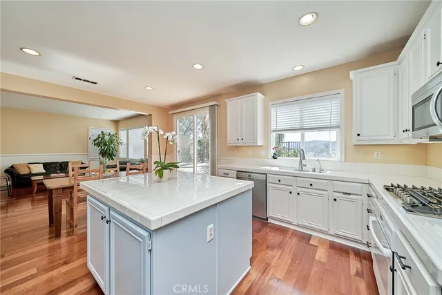 $1,100,000 | 28410 Agajanian Drive, Saugus, CA 91390