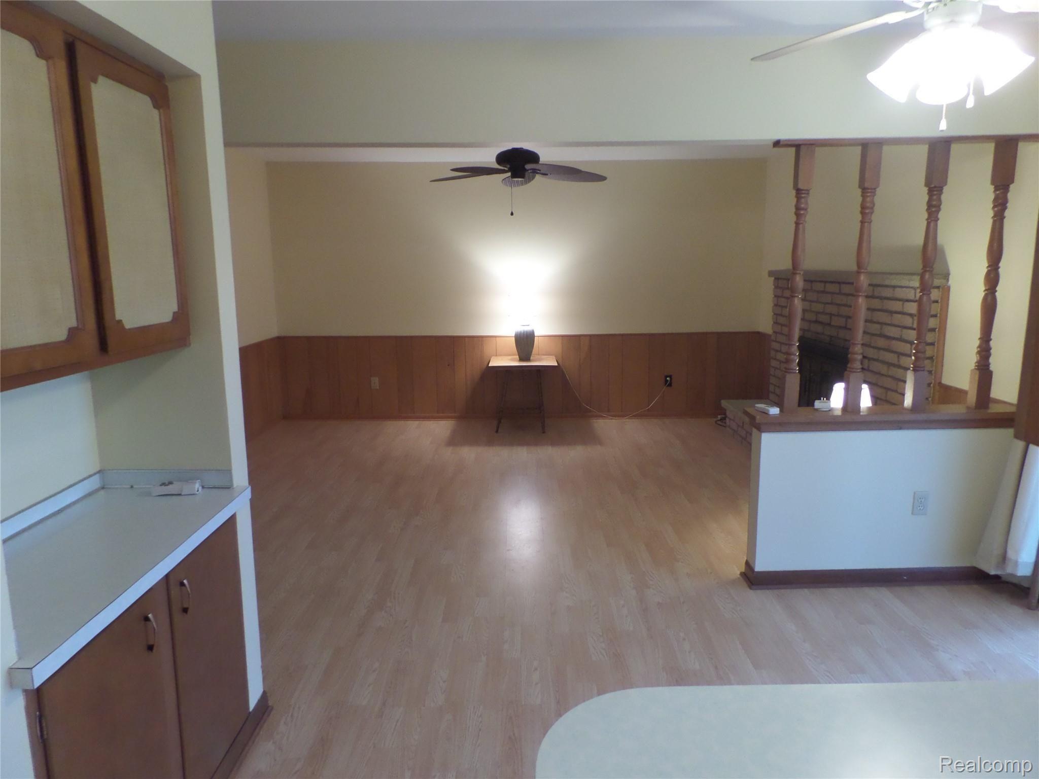 5436 Torrey Road Flint, MI 48507 - Photo 9 of 29 SAM_1047.JPG