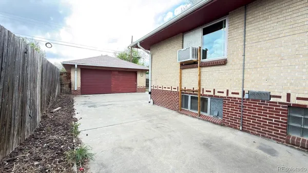 $1,550 | 1125 Dayton Street, Aurora, CO 80010