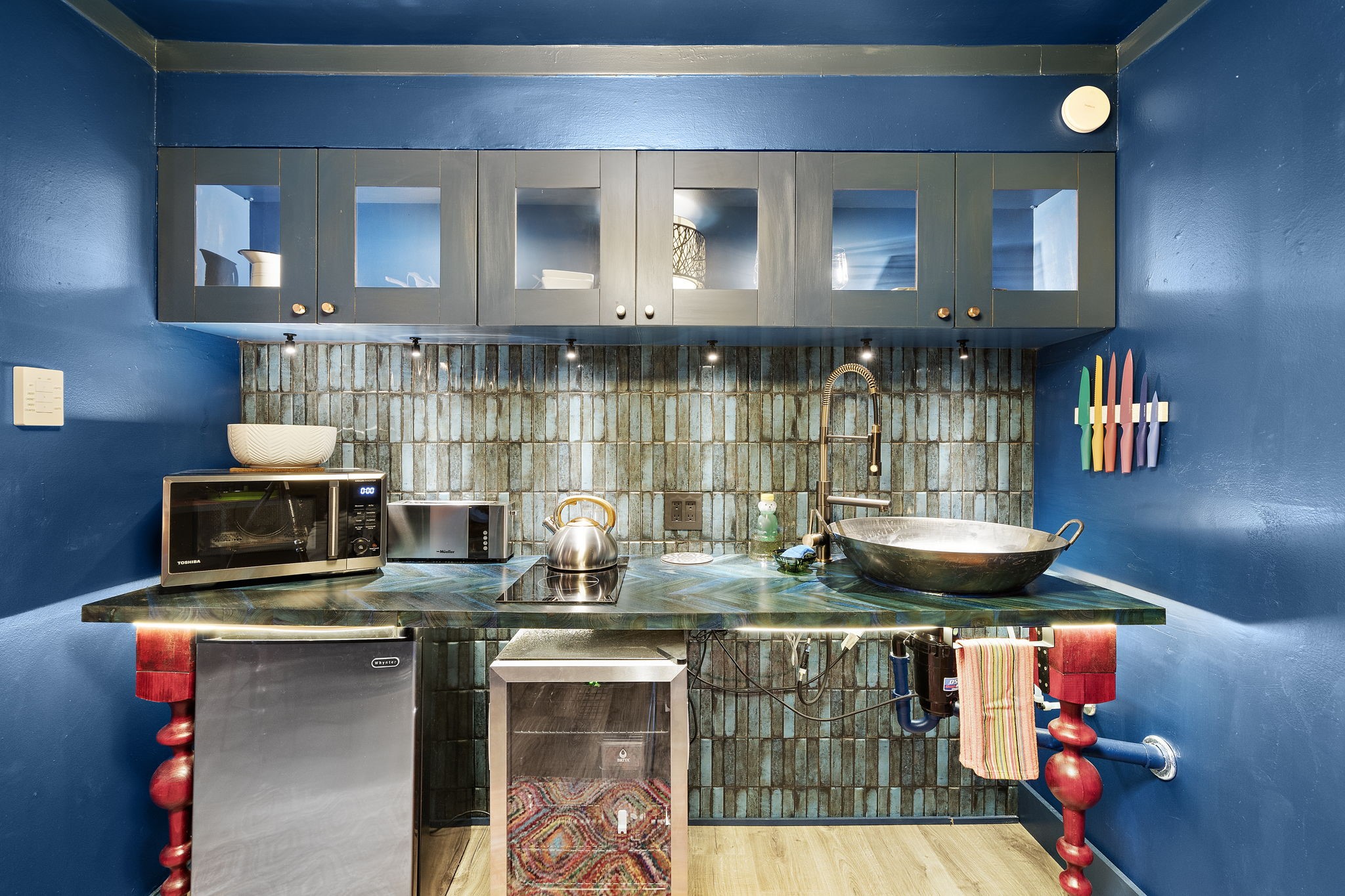 1306 Taft Street, Unit 2 Houston, TX 77019 - Photo 6 of 6 a kitchen with a stove and cabinets