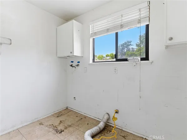 $925,000 | 10127 Foothill Boulevard, Sylmar, CA 91342