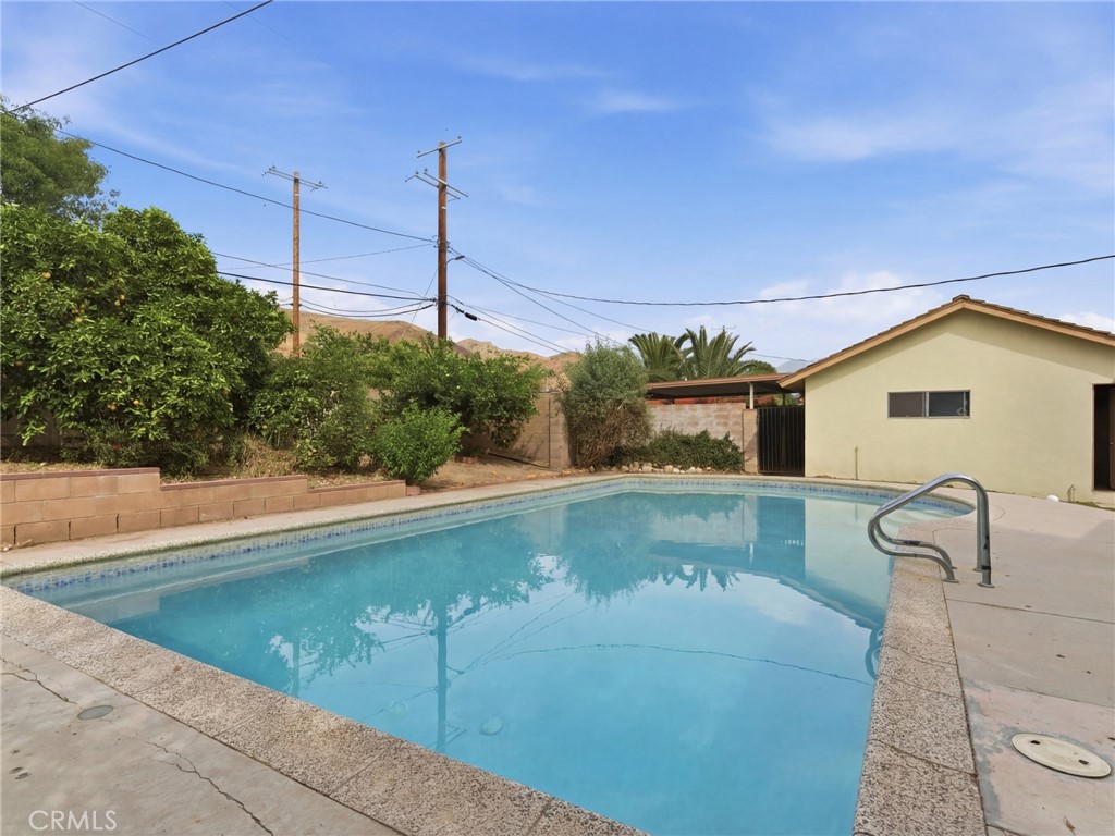10127 Foothill Boulevard Sylmar, CA 91342 - Photo 20 of 33 a view of a backyard