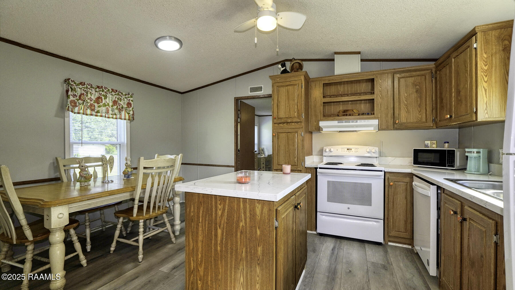 496 Sunset Strip Sunset, LA 70584 - Photo 6 of 17 Kitchen / Dining