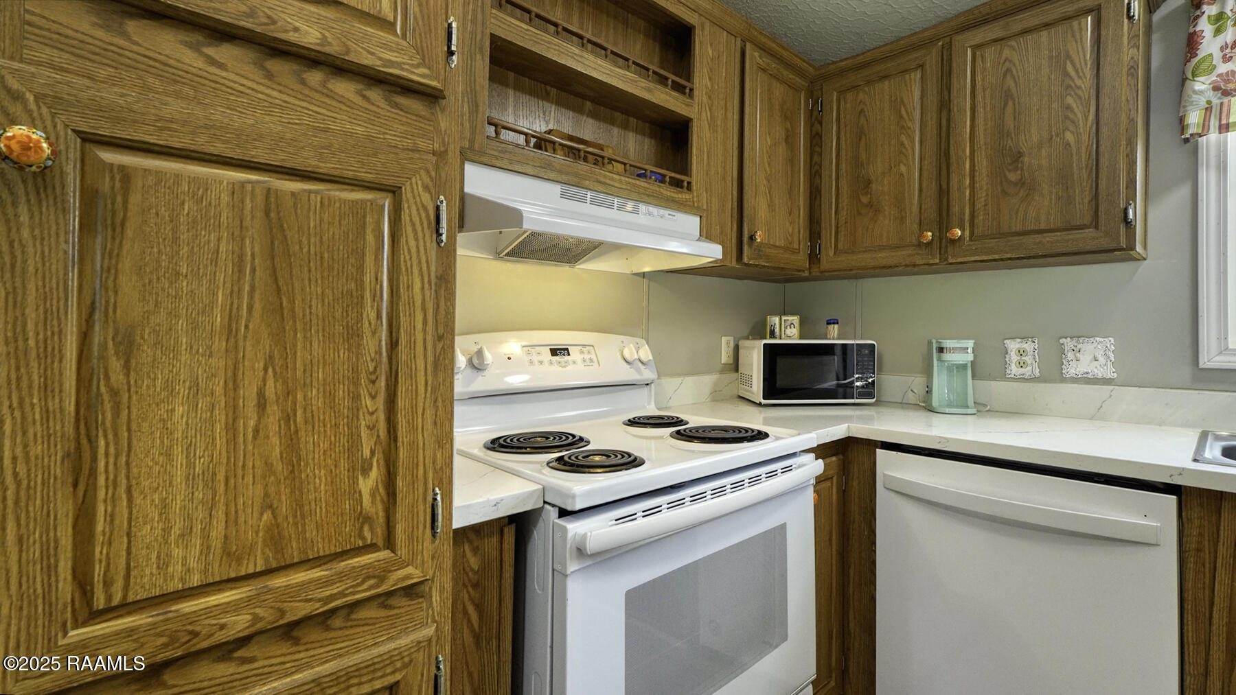 496 Sunset Strip Sunset, LA 70584 - Photo 8 of 17 Stove