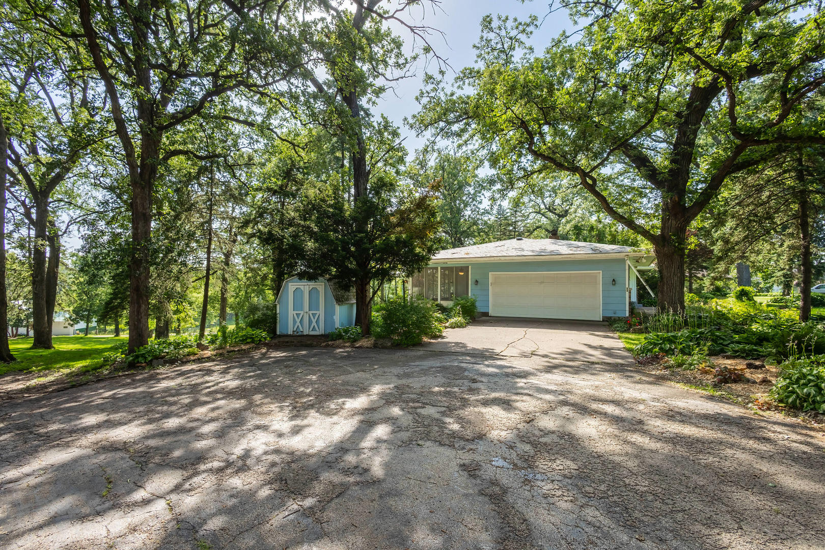 310 Woodlawn Road Long Grove, IA 52756 - Photo 4 of 34
