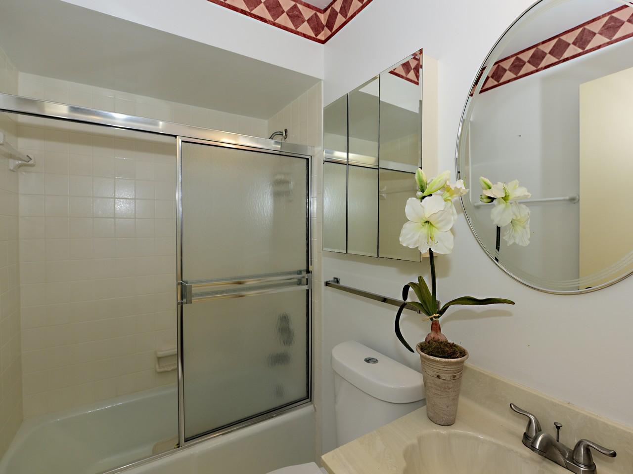 9170 Southeast Riverfront Terrace, Unit E Tequesta, FL 33469 - Photo 16 of 26 RB Guest Bath 1
