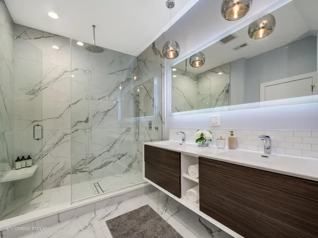 $565,000 | 1822 North Kedzie Avenue, Unit 1W, Chicago, IL 60647