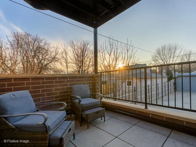 $565,000 | 1822 North Kedzie Avenue, Unit 1W, Chicago, IL 60647