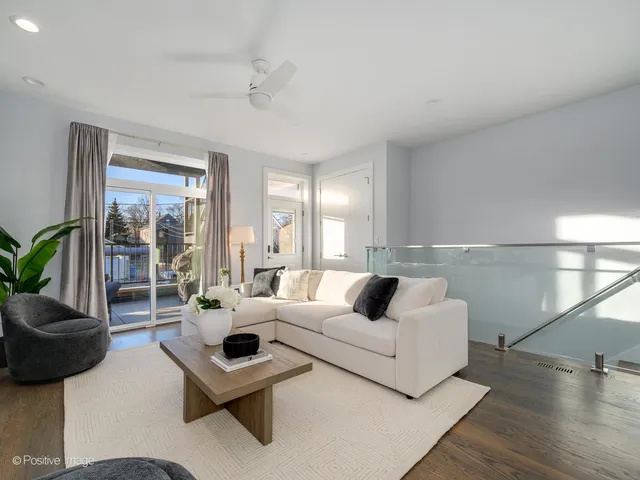 $565,000 | 1822 North Kedzie Avenue, Unit 1W, Chicago, IL 60647