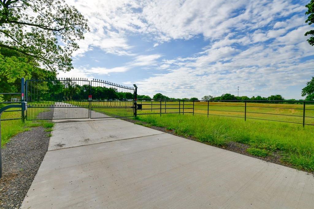 11470 Massey Road Pilot Point, TX 76258 - Photo 36 of 39