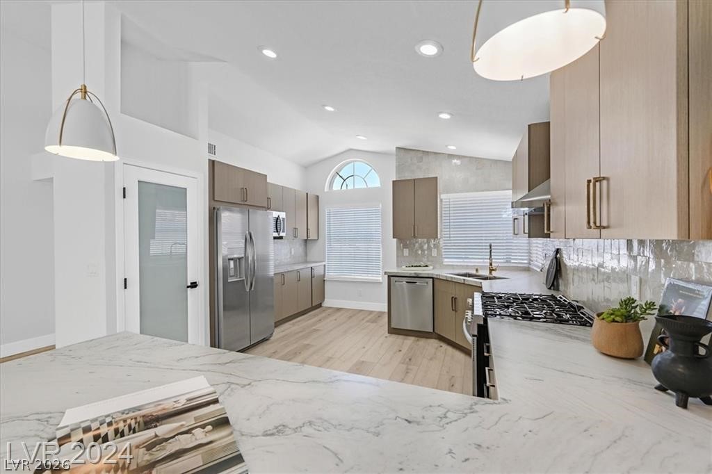 8 Barton Spring Circle Henderson, NV 89074 - Photo 6 of 32