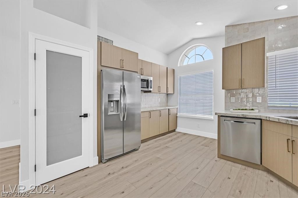 8 Barton Spring Circle Henderson, NV 89074 - Photo 7 of 32