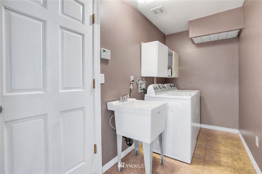 2516 Harts Lake Road South Roy, WA 98580 - Photo 23 of 32 a utility room with washer and dryer