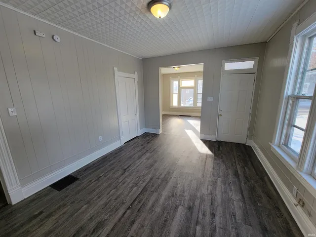 $95,000 | 636 West Creighton Avenue, Fort Wayne, IN 46807