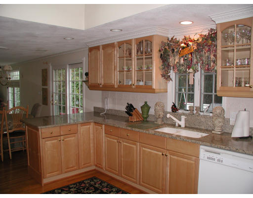 165 Locksley Road Lynnfield, MA 01940 - Photo 3 of 10 Gallery Image 3