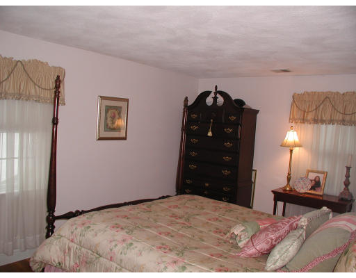 165 Locksley Road Lynnfield, MA 01940 - Photo 5 of 10 Gallery Image 5