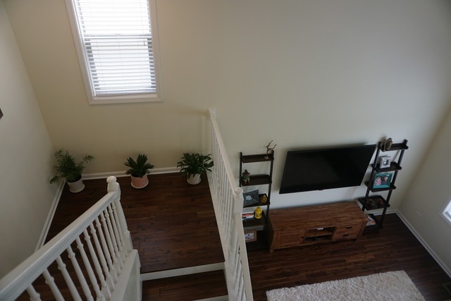 410 Raymond Road Buffalo Grove, IL 60089 - Photo 11 of 18 a living room with furniture