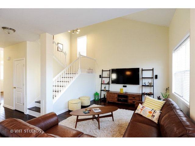 410 Raymond Road Buffalo Grove, IL 60089 - Photo 5 of 18 a living room with furniture and a flat screen tv