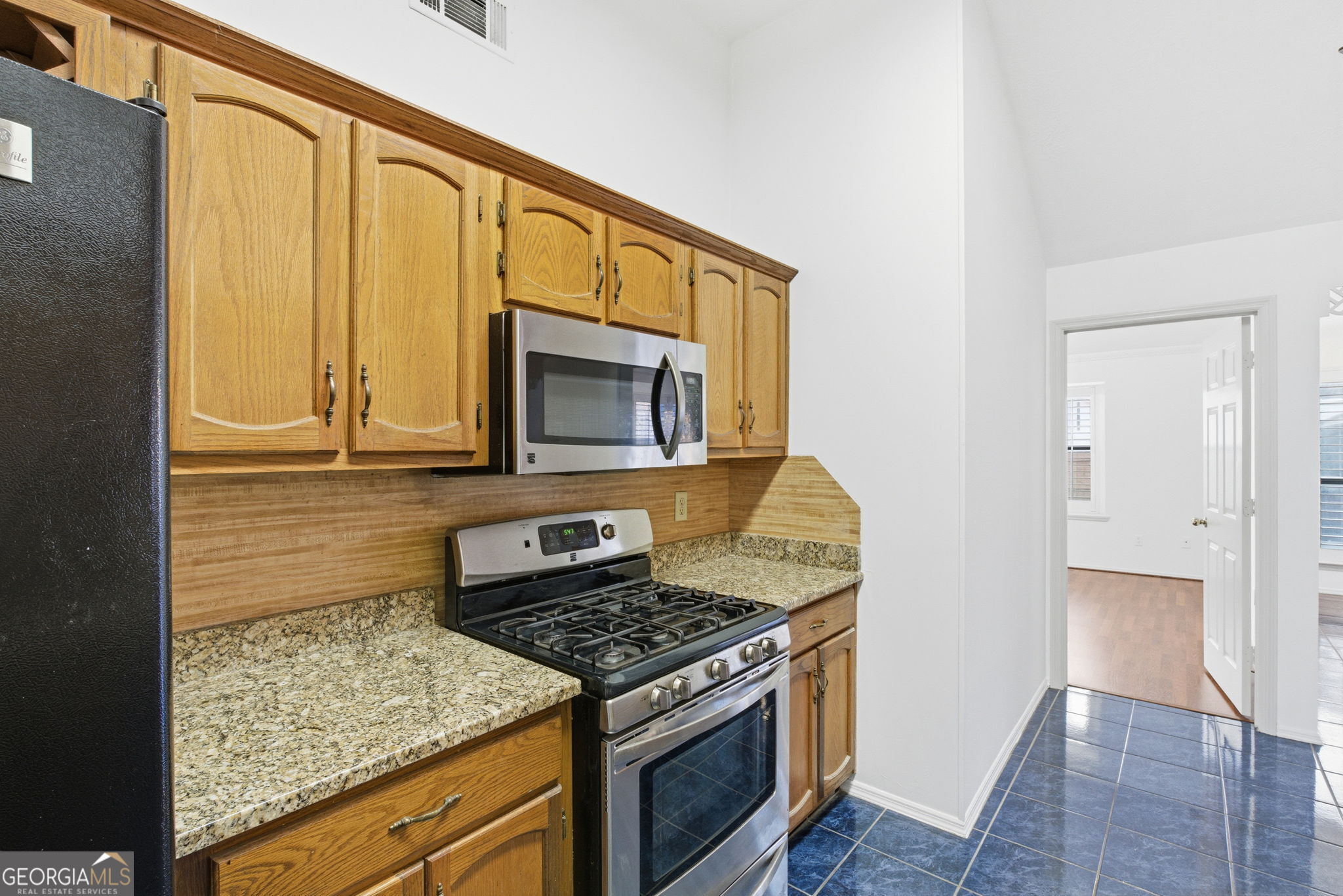 523 North Shore Road Lithonia, GA 30058 - Photo 5 of 26