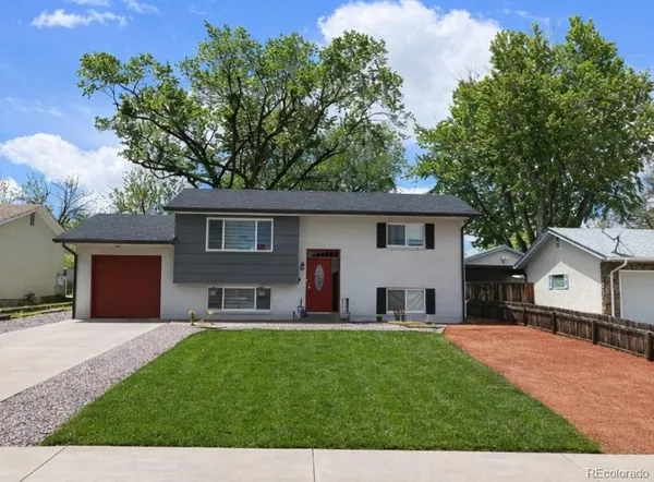 $279,900 | 2111 Vinewood Lane, Pueblo, CO 81005