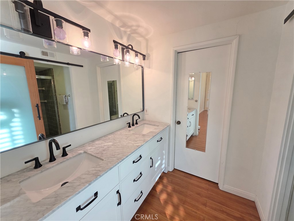 13963 Riverside Drive Sherman Oaks, CA 91423 - Photo 14 of 27