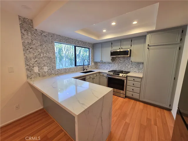 $4,195 | 13963 Riverside Drive, Sherman Oaks, CA 91423