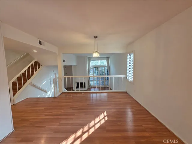 $4,195 | 13963 Riverside Drive, Sherman Oaks, CA 91423