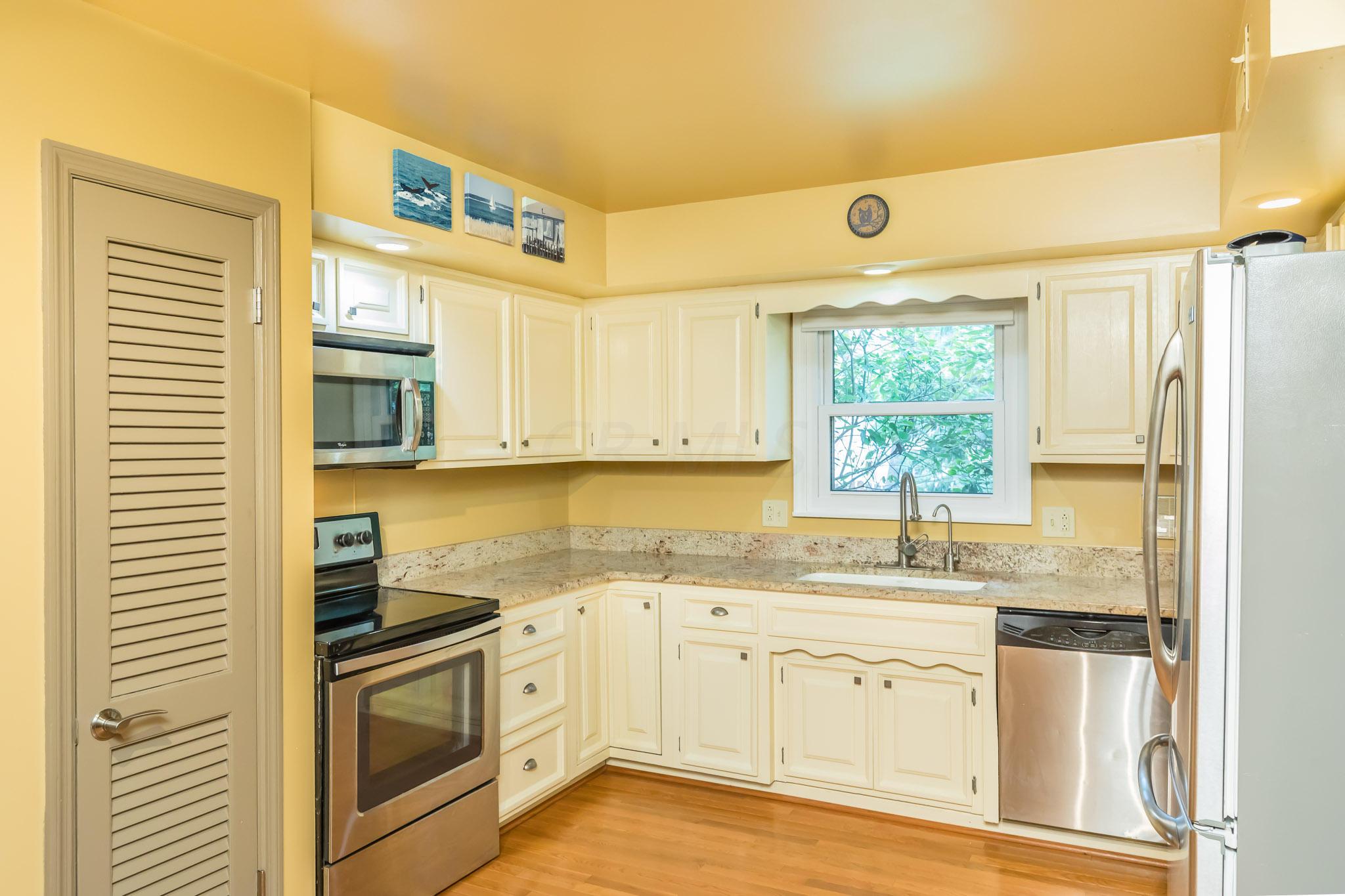 2350 Haverford Road Columbus, OH 43220 - Photo 14 of 40