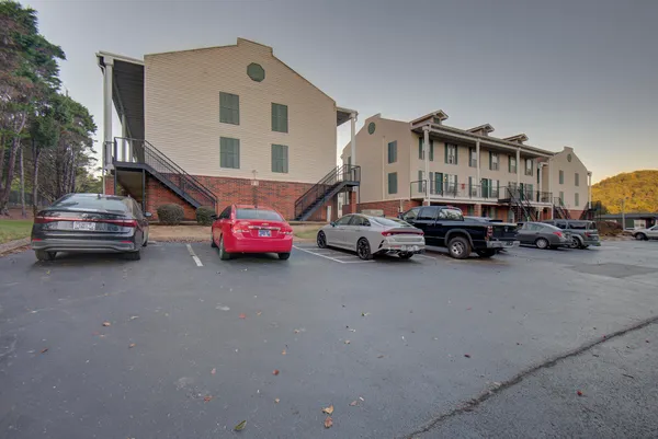 $135,900 | 900 Mountain Creek Road, Unit 63, Chattanooga, TN 37405