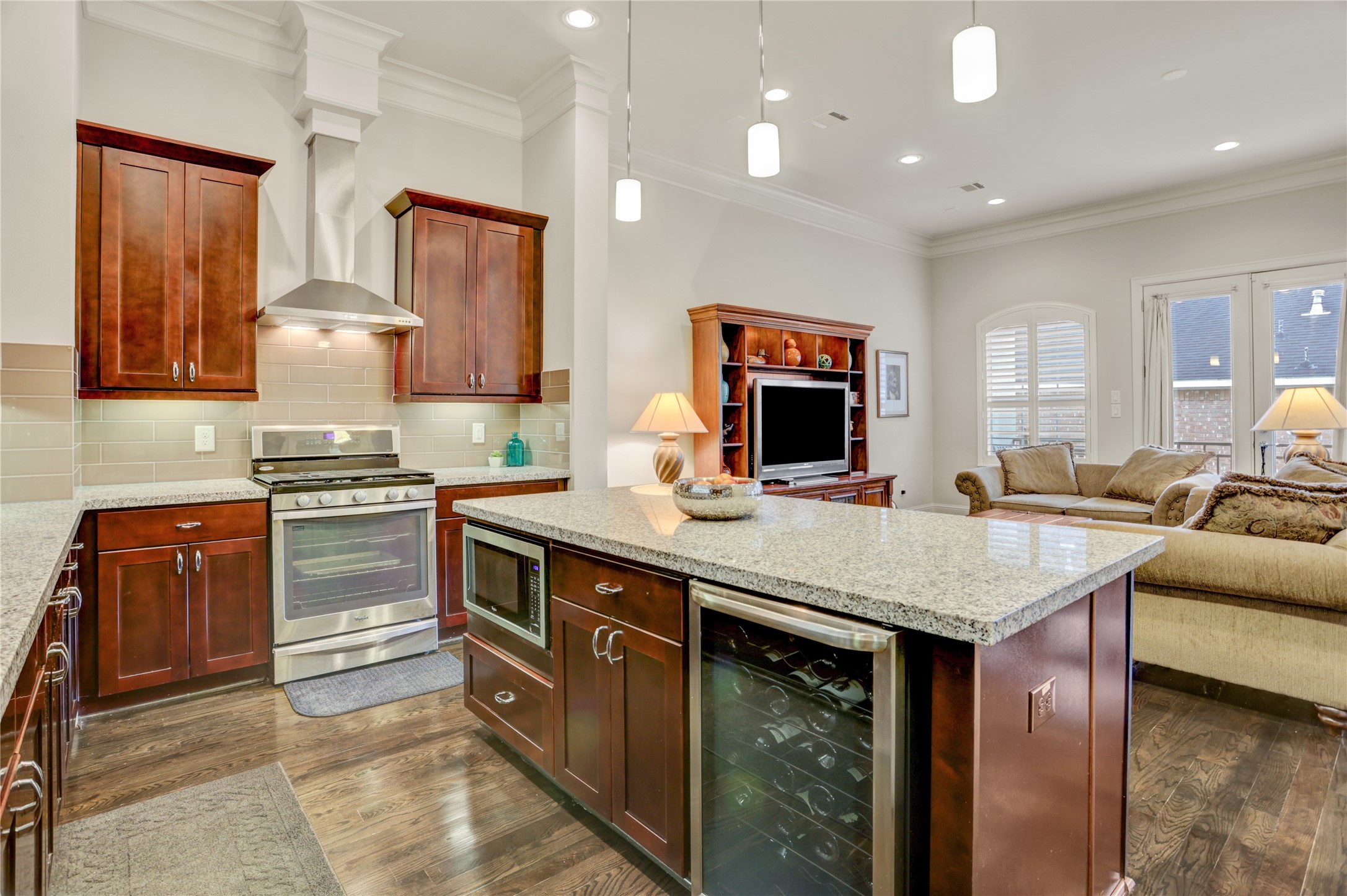 5637 Kiam Street, Unit D Houston, TX 77007 - Photo 4 of 12 a kitchen with a stove and a sink