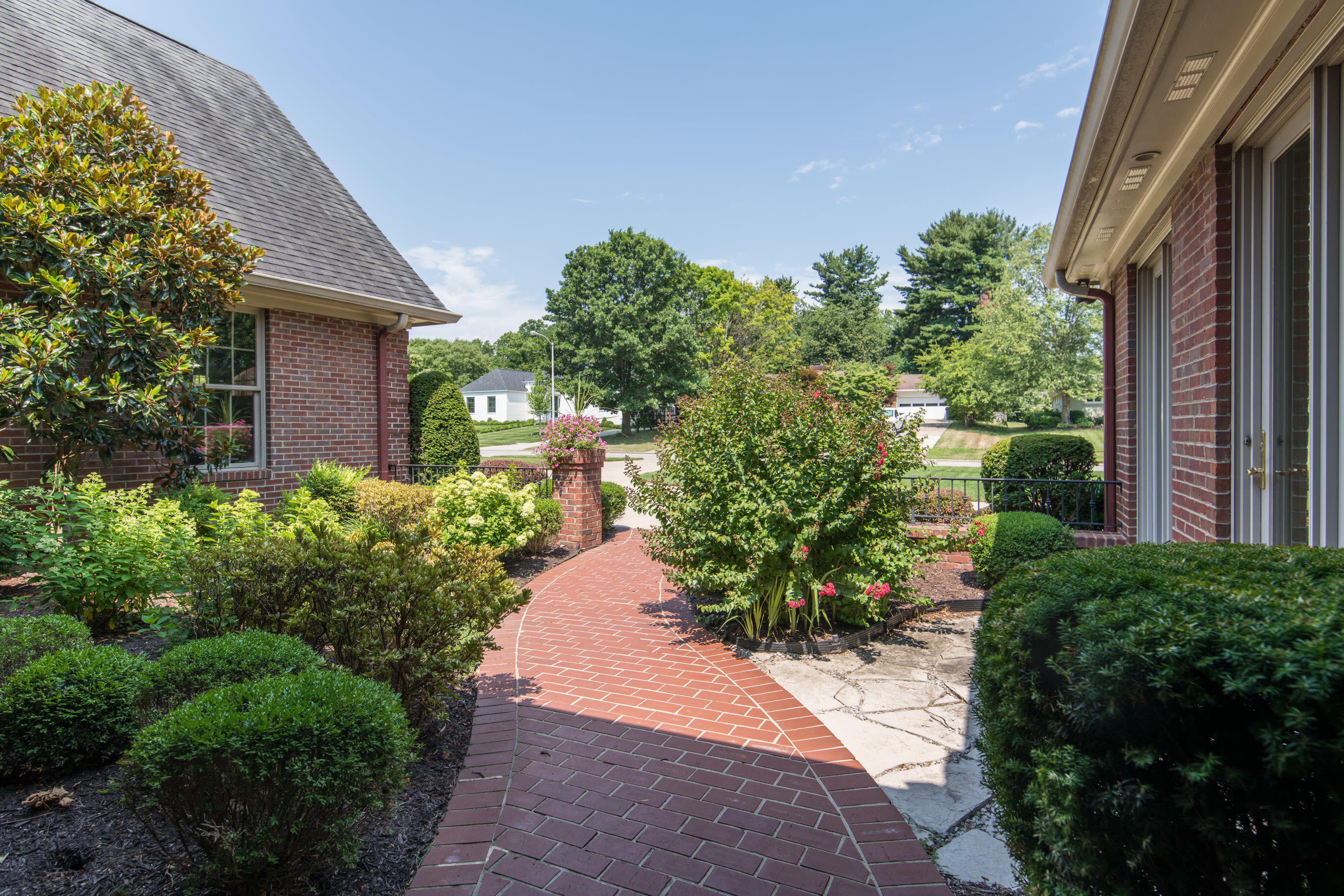 208 Clinton Road Lexington, KY 40502 - Photo 58 of 72 20220712-208-Clinton-Rd-089