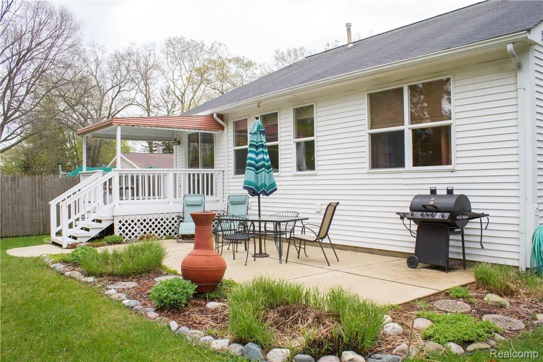 5688 Crescent Road Waterford, MI 48327 - Photo 18 of 46 IMG_8966.jpg