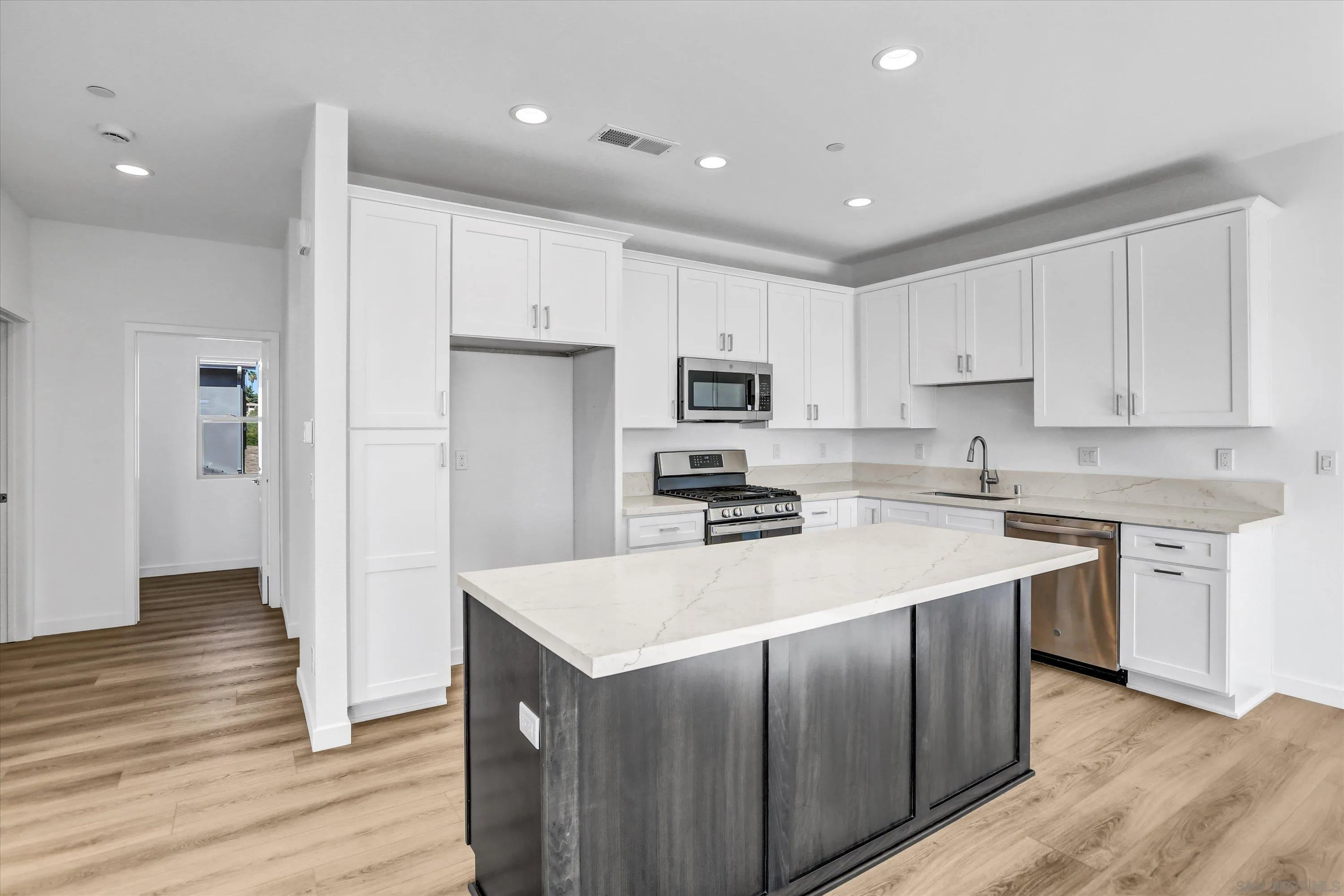 8539 Vista Azul Lemon Grove, CA 91945 - Photo 6 of 38