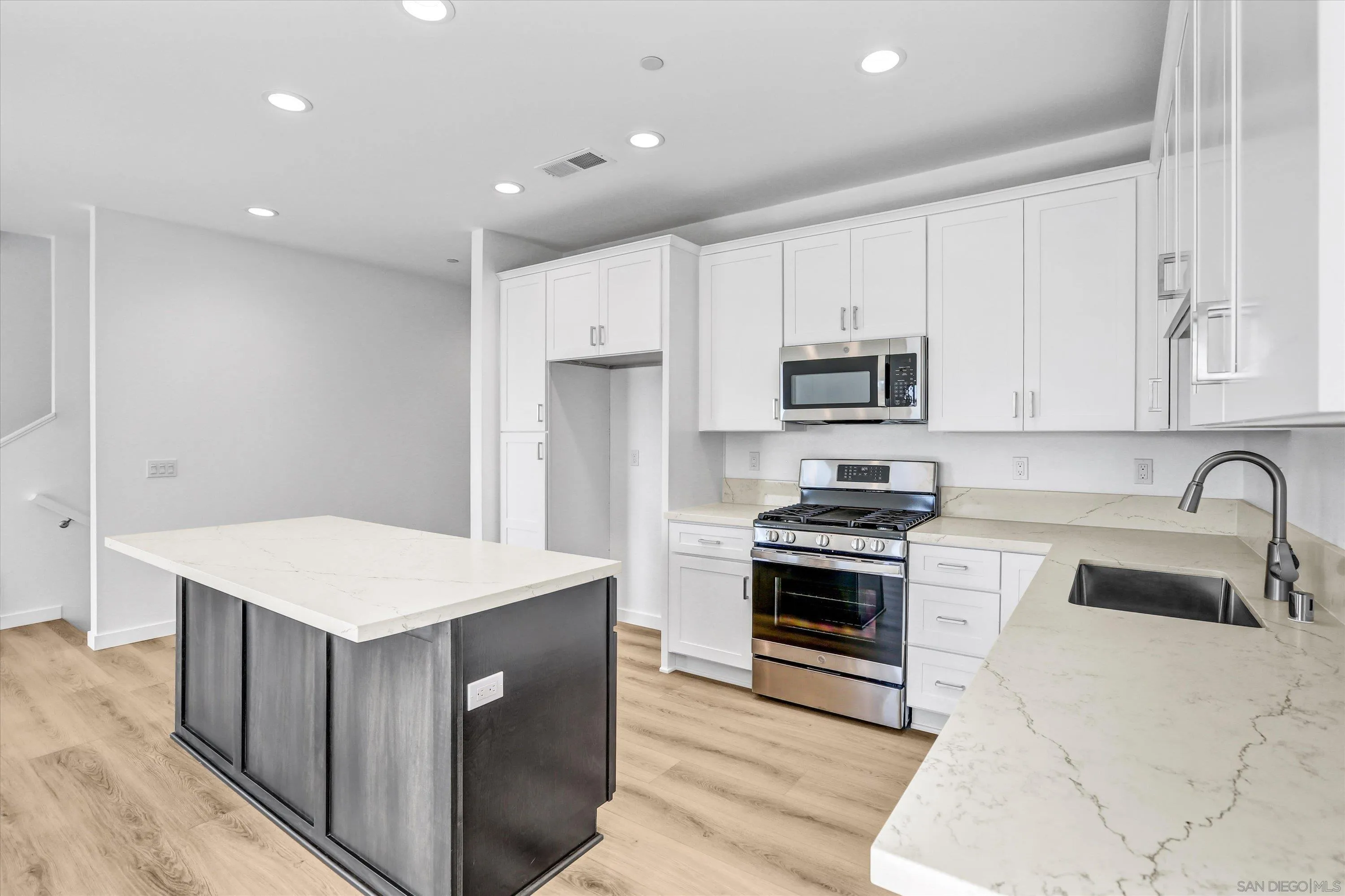 8539 Vista Azul Lemon Grove, CA 91945 - Photo 7 of 38