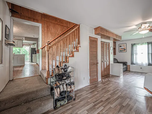 $185,000 | 210 South East Street, Oakland City, IN 47660