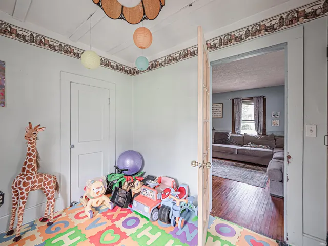 $185,000 | 210 South East Street, Oakland City, IN 47660