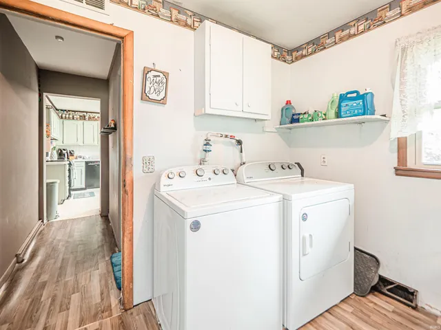 $185,000 | 210 South East Street, Oakland City, IN 47660