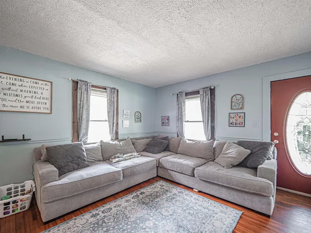 $185,000 | 210 South East Street, Oakland City, IN 47660