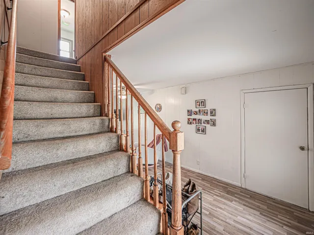 $185,000 | 210 South East Street, Oakland City, IN 47660